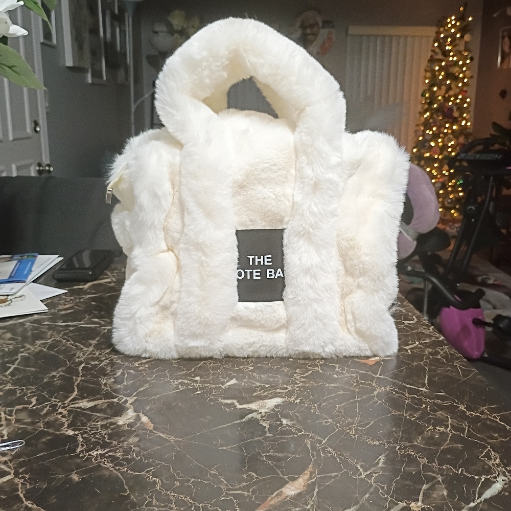 New White Luxury Elegant Faux Fur Plush Tote Bag - Picture 2 of 4
